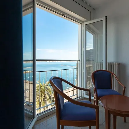 Risech Hotel Roses